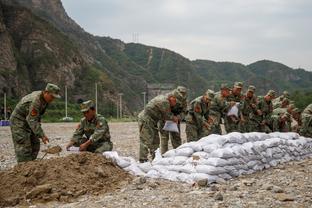 记者：中超前两轮场均高强度跑9464.45米，上赛季场均7761.81米